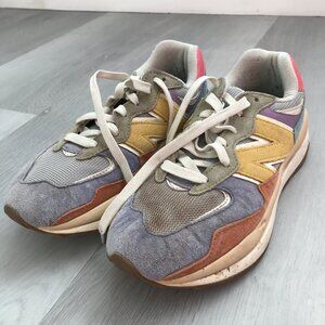 NEW BALANCE WOMENS SNEAKERS PURPLE YELLOW GRAY YELLOW COLORWAY SUEDE 8.5
